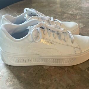 Puma women’s platform sneaker 10